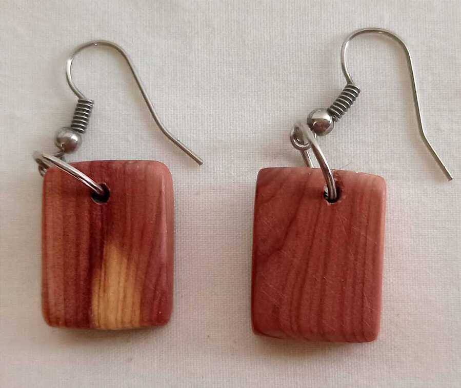 Pendientes de madera de Sabina 