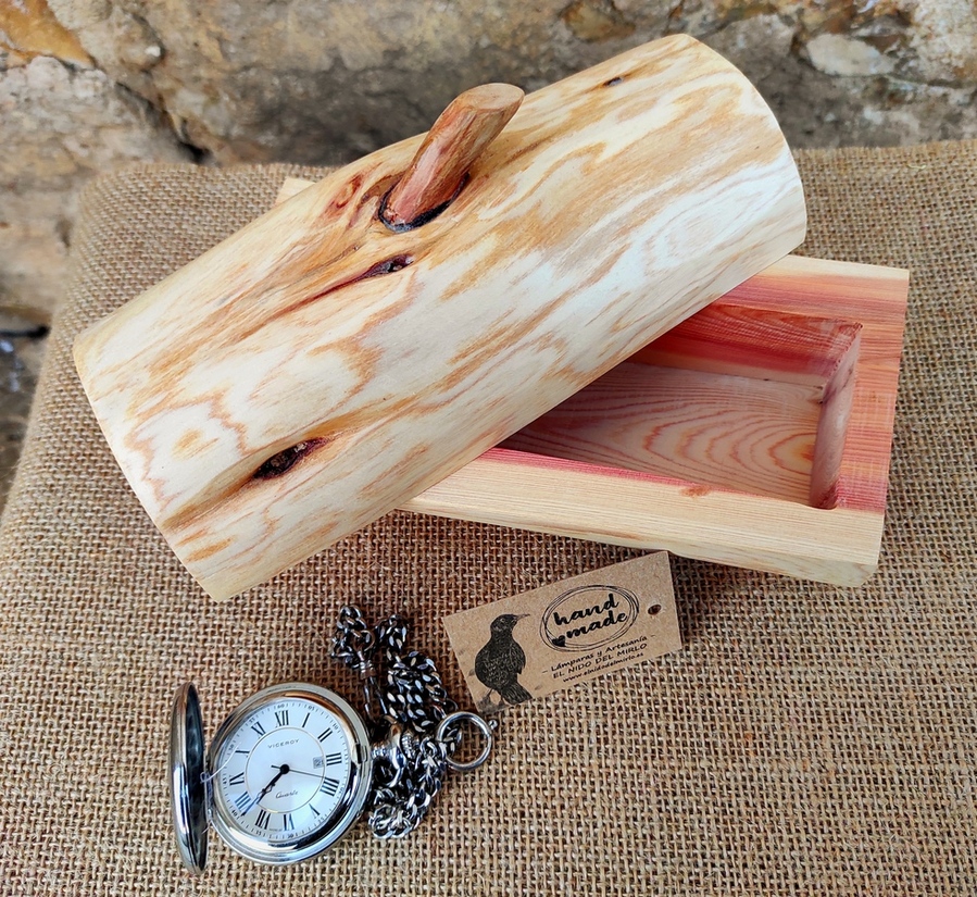 Caja de madera de Sabina 