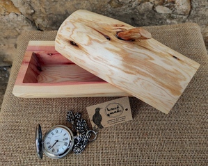 Caja de madera de Sabina 