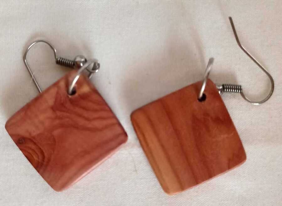 Pendientes de madera de Sabina 