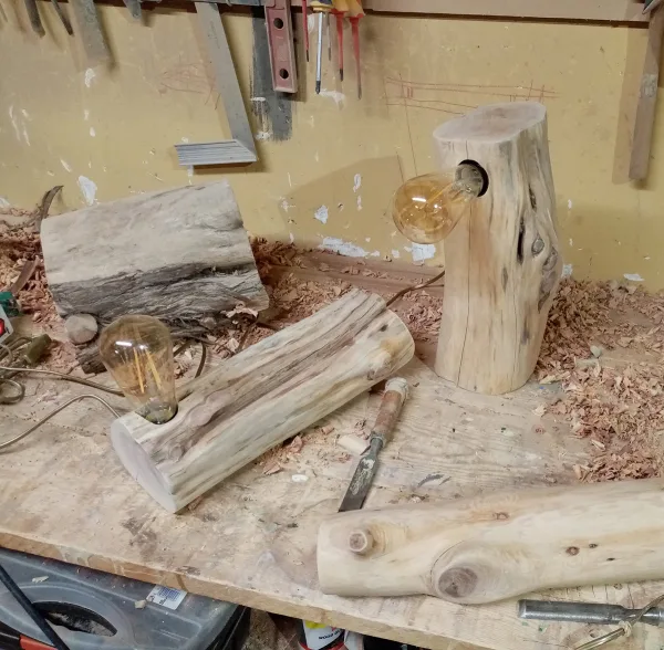 Lámparas artesanales de madera de sabina Lámparas artesanales de madera de sabina